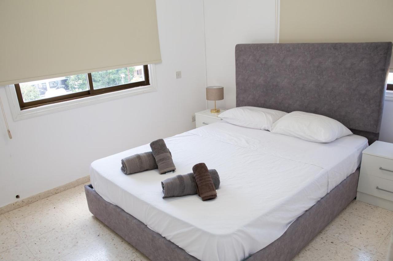 Spacious 2 Bedroom Appartment Near Mall -Internet 1Gbps 파포스 외부 사진