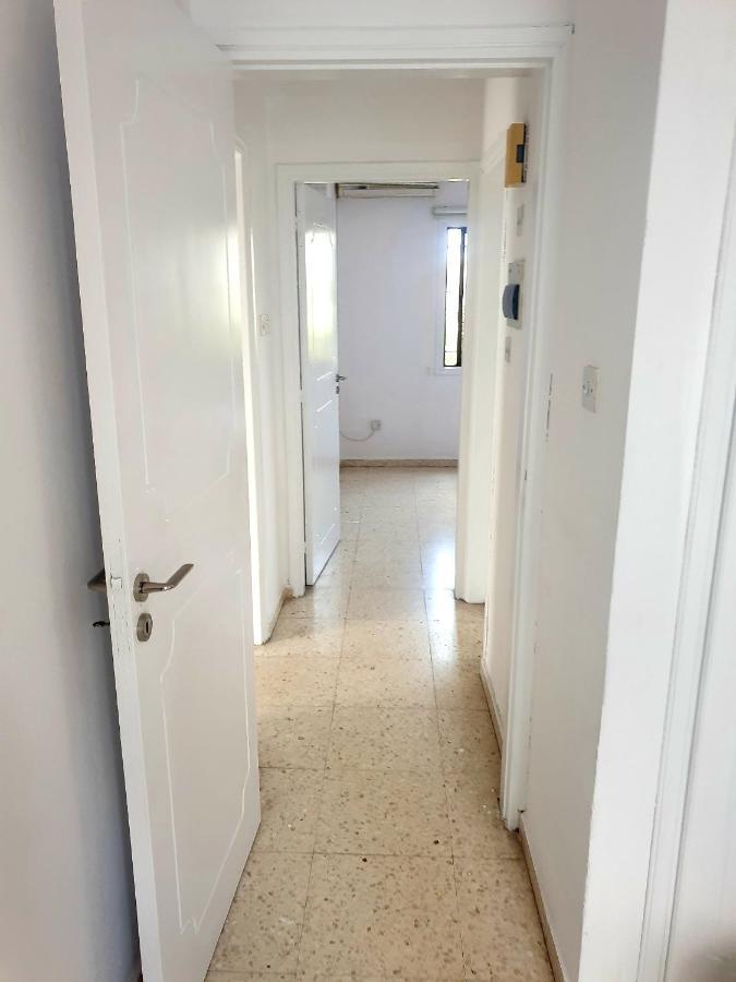 Spacious 2 Bedroom Appartment Near Mall -Internet 1Gbps 파포스 외부 사진