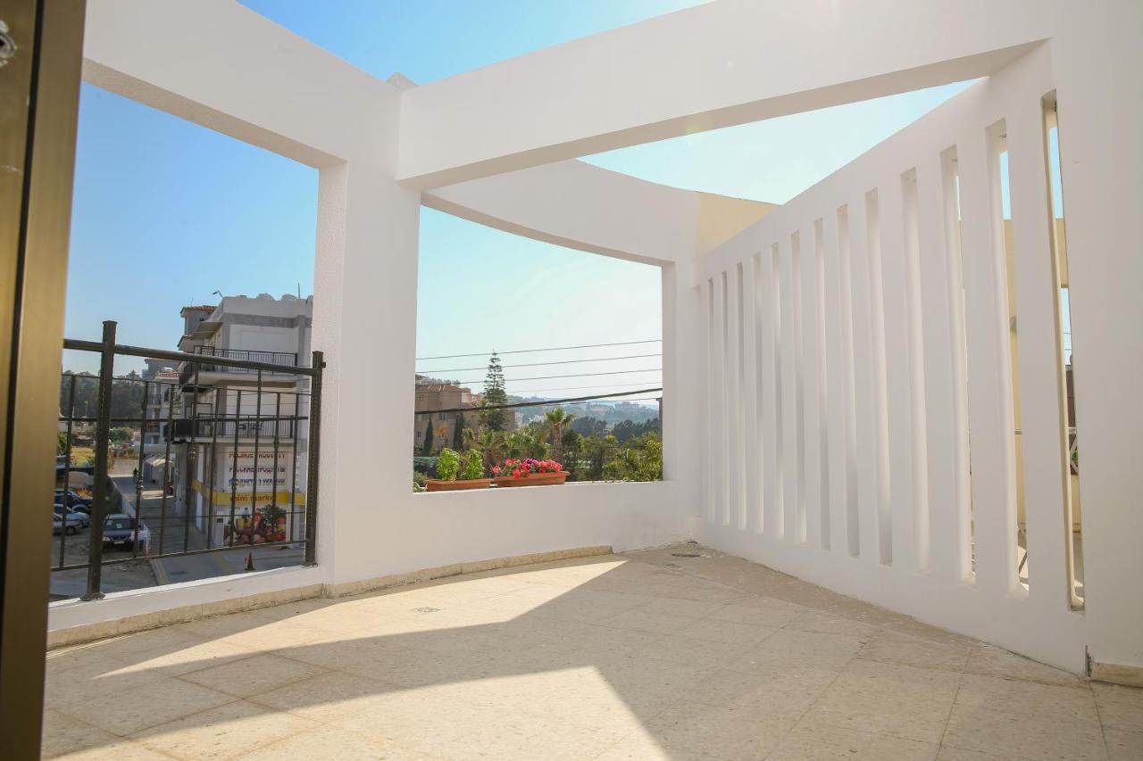 Spacious 2 Bedroom Appartment Near Mall -Internet 1Gbps 파포스 외부 사진