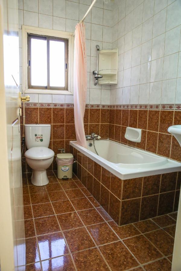 Spacious 2 Bedroom Appartment Near Mall -Internet 1Gbps 파포스 외부 사진