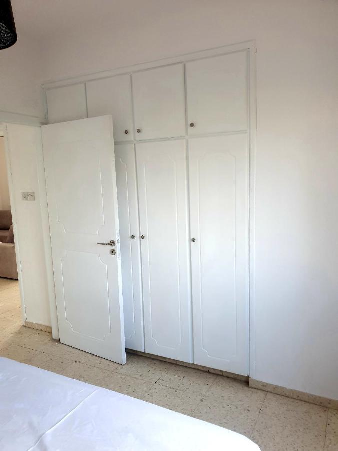 Spacious 2 Bedroom Appartment Near Mall -Internet 1Gbps 파포스 외부 사진