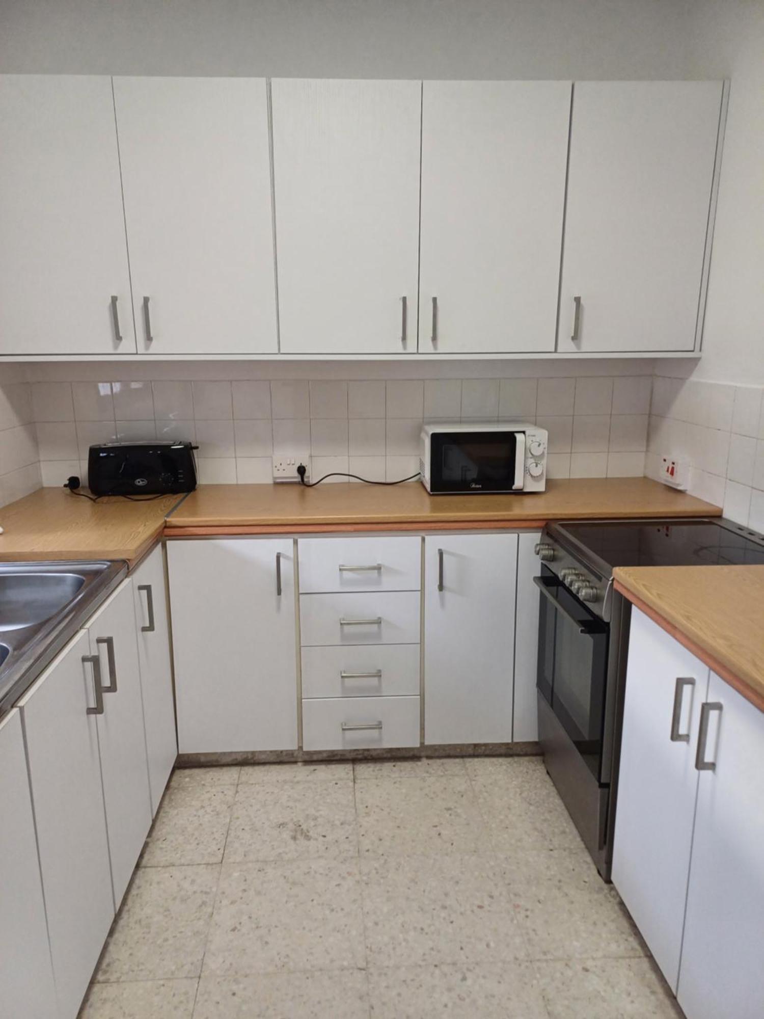 Spacious 2 Bedroom Appartment Near Mall -Internet 1Gbps 파포스 외부 사진