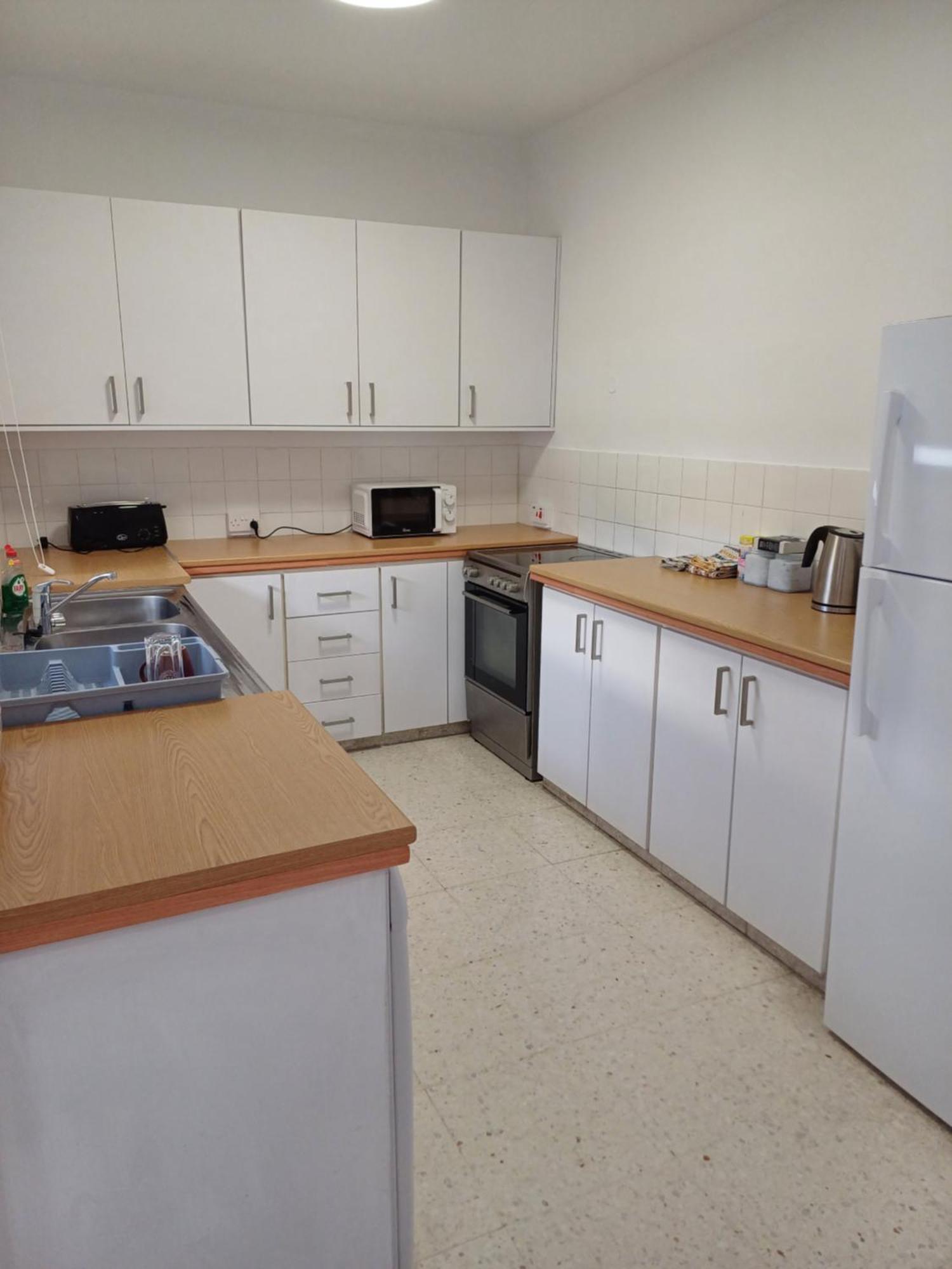 Spacious 2 Bedroom Appartment Near Mall -Internet 1Gbps 파포스 외부 사진